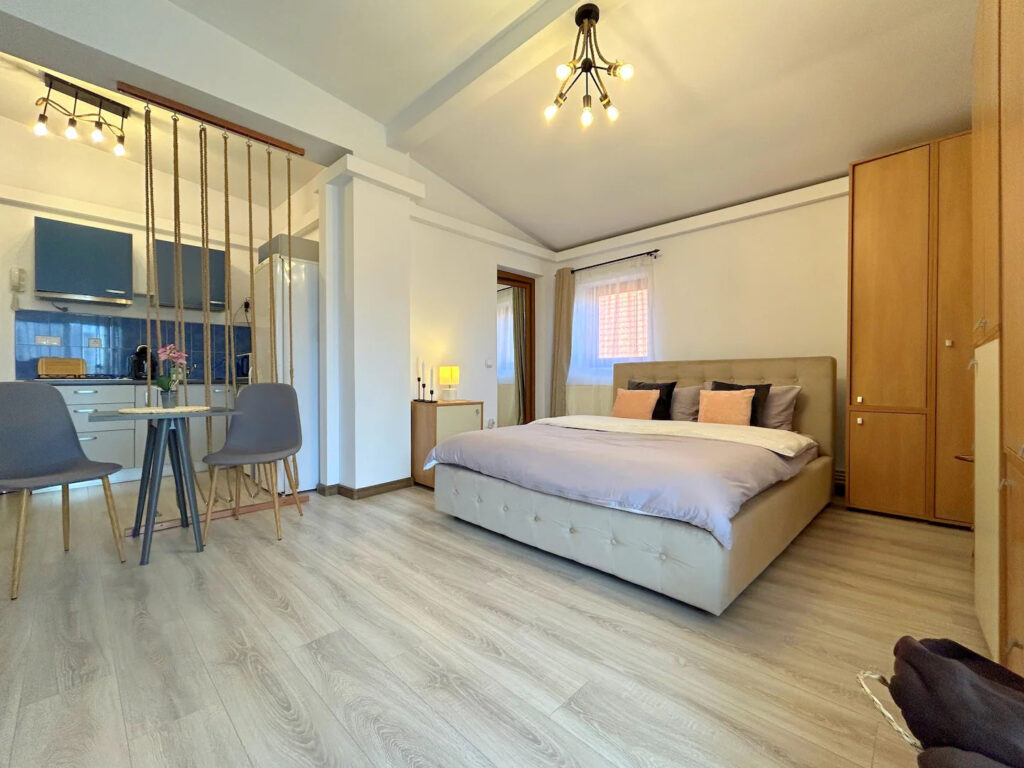 HC Studio, fotografie 7 din 8