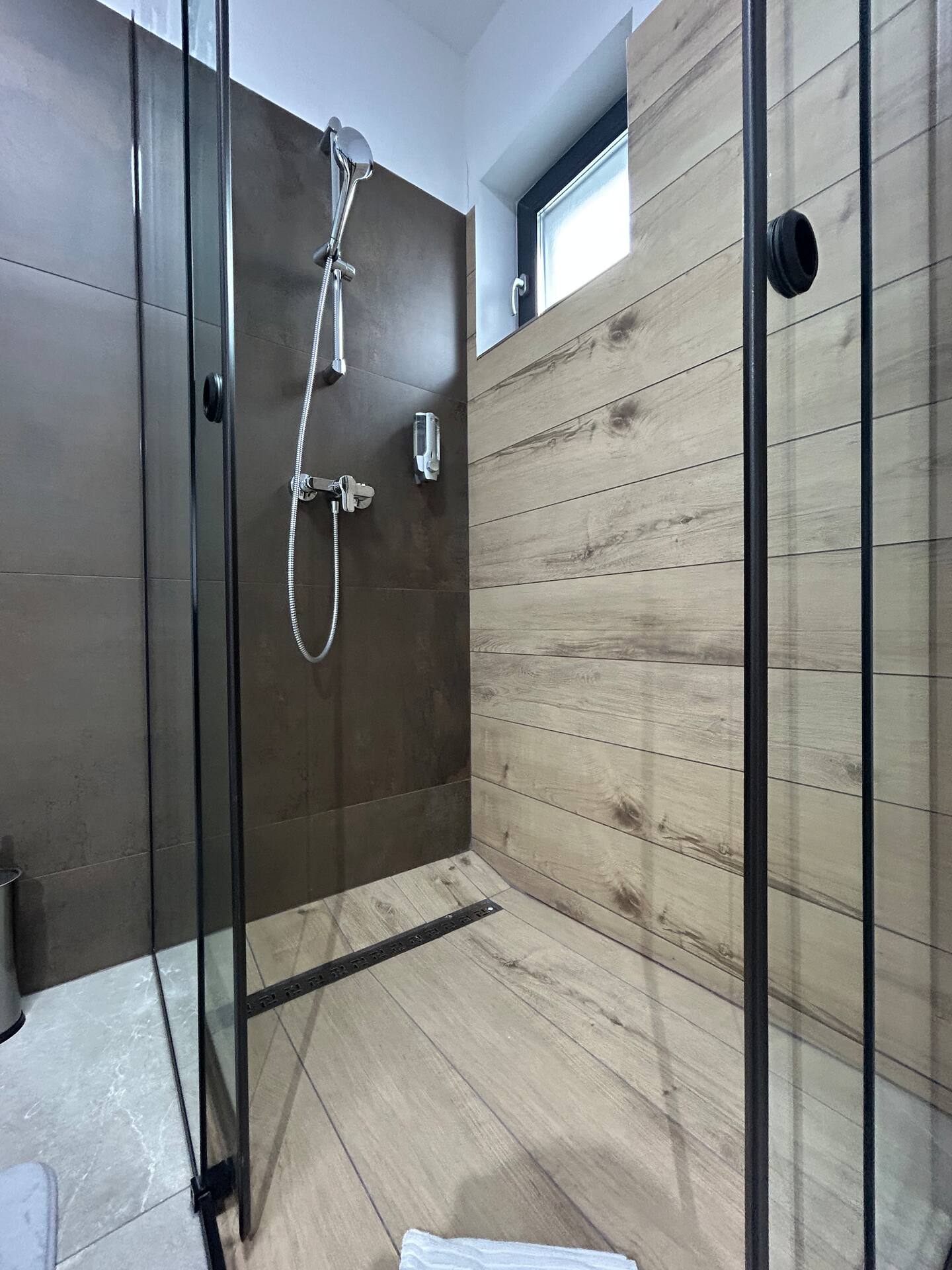 96fdcf77-b356-4b30-944f-c45df9fe0675