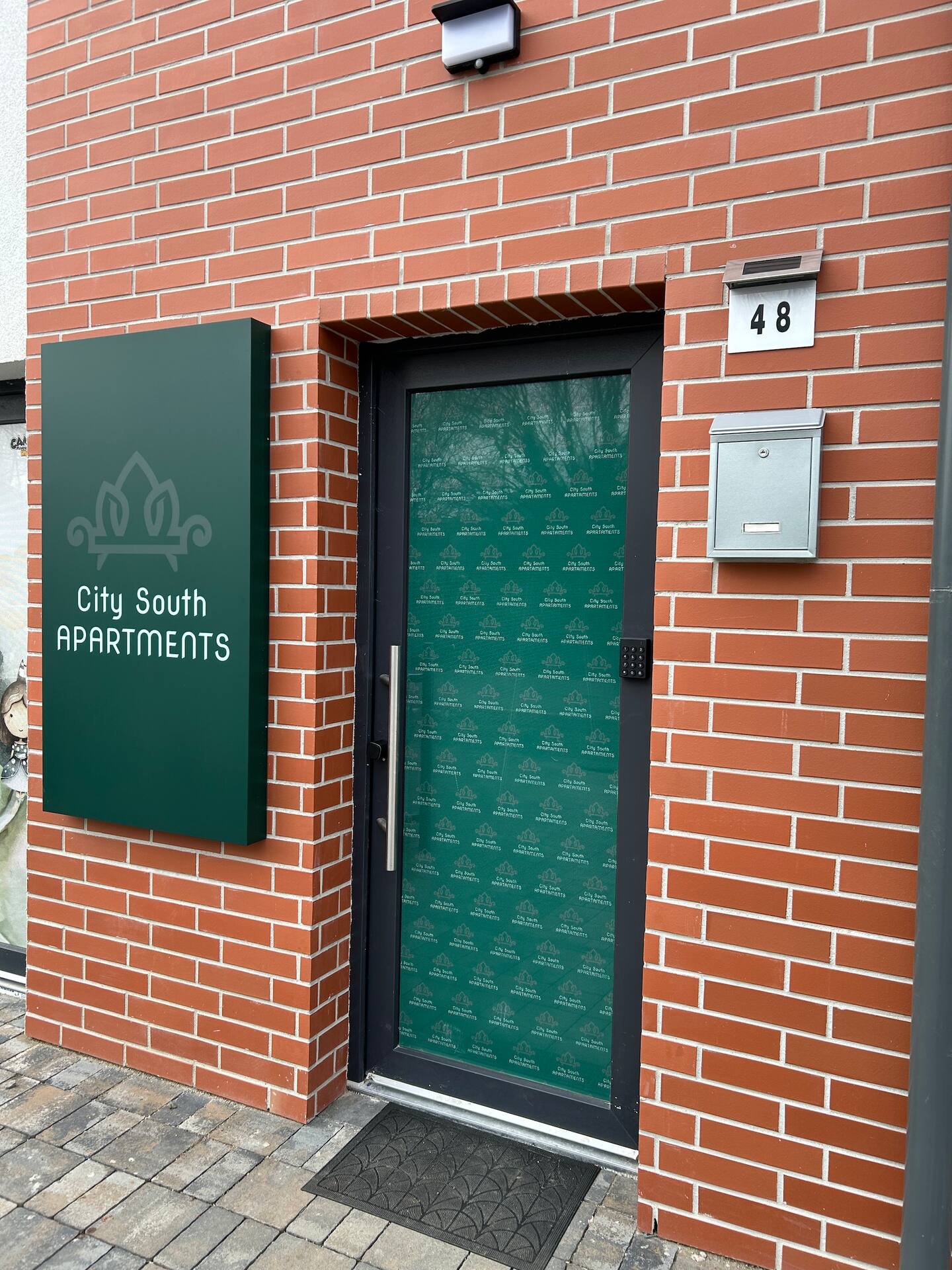 b696c035-7796-438e-bb4c-f31567189db9