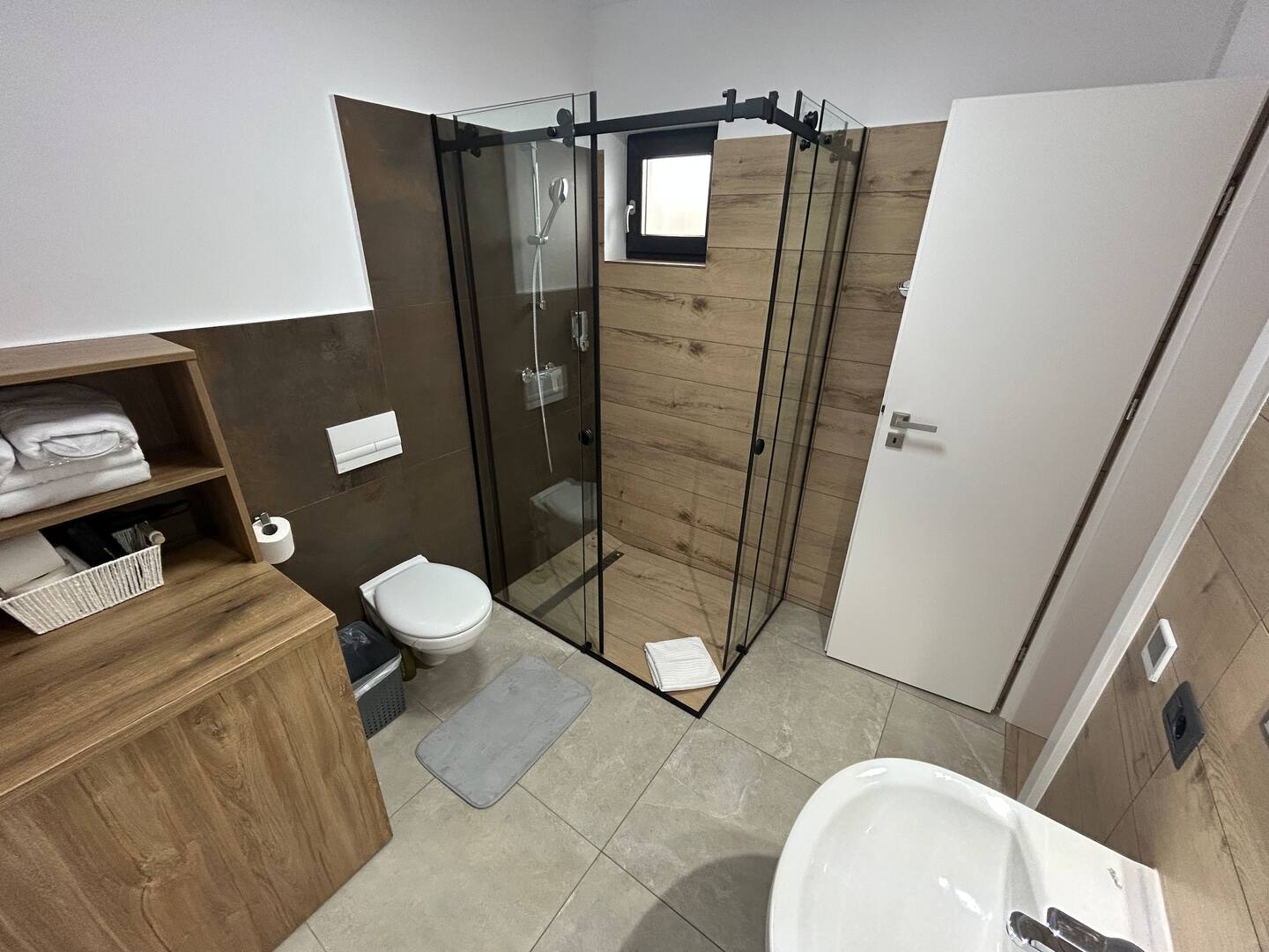 ba5faf69-7ff9-4929-82dc-3988b33bdef4