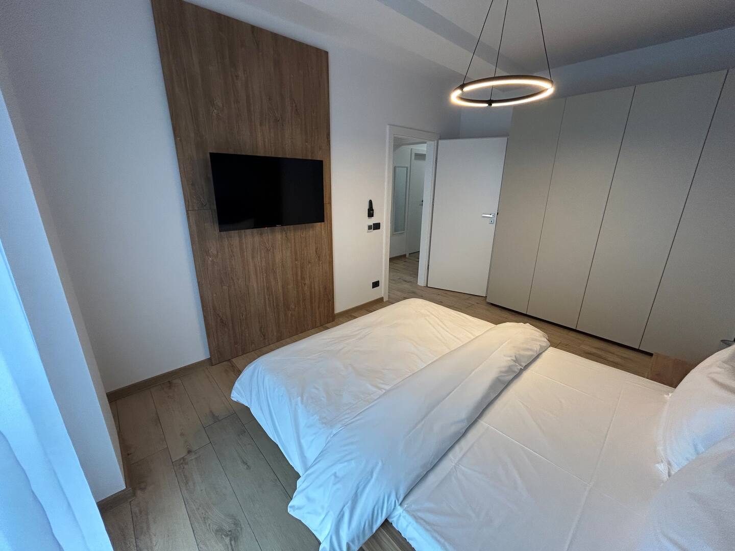 c67fda90-b1aa-4040-b17d-2951602d28ef