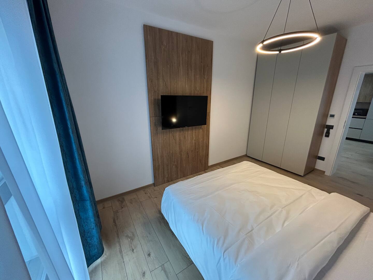 e6c2cf22-5a20-4f49-8801-eaf7091d4706