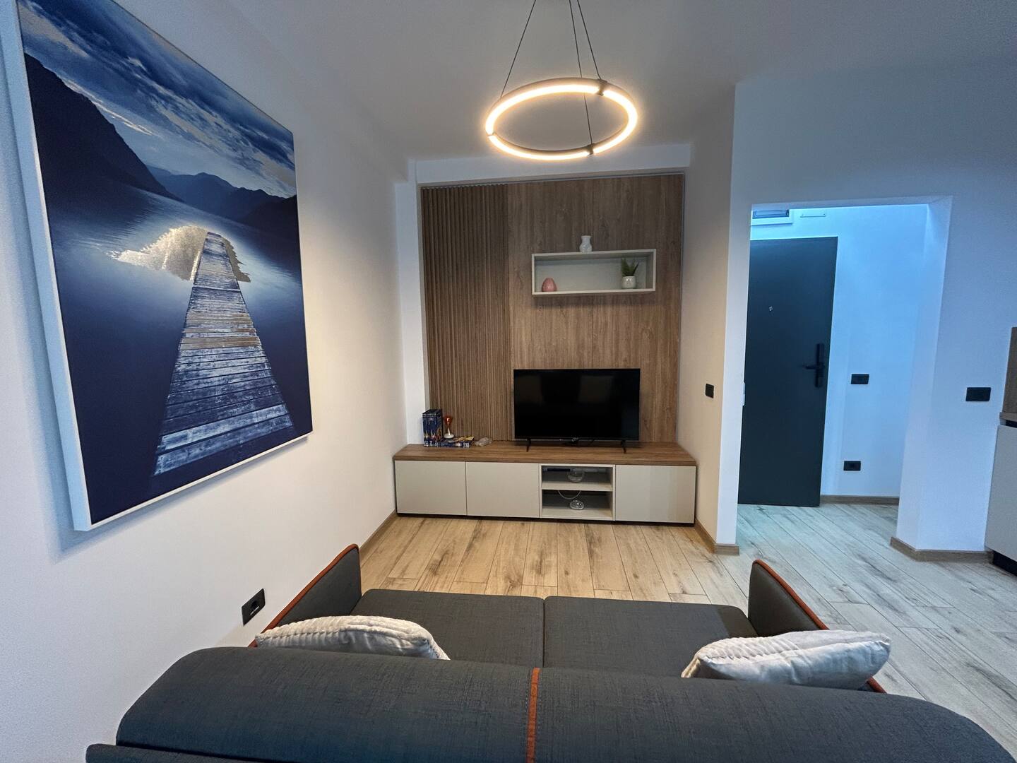 e6ef6095-70af-490c-9c2f-eb5afcd20e01