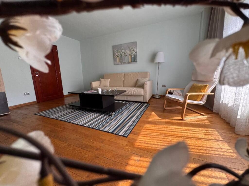 Interior WEST pentru City Break